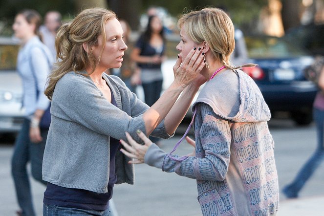 United States of Tara - Season 1 - Pilot - Van film - Toni Collette, Brie Larson