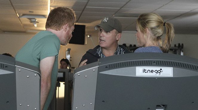 Modern Family - Season 2 - Strangers on a Treadmill - Making of - Jesse Tyler Ferguson, Julie Bowen