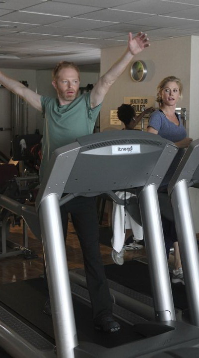 Modern Family - Strangers on a Treadmill - Van film - Jesse Tyler Ferguson, Julie Bowen