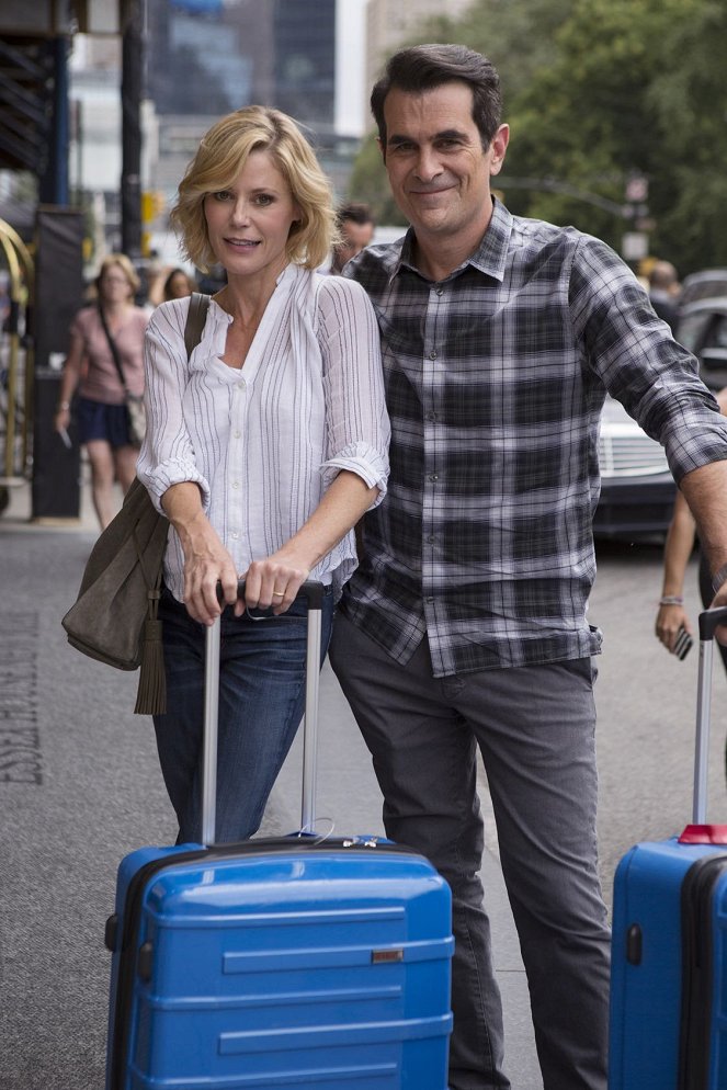 Modern Family - Season 8 - Eine Geschichte aus drei Städten - Dreharbeiten - Julie Bowen, Ty Burrell