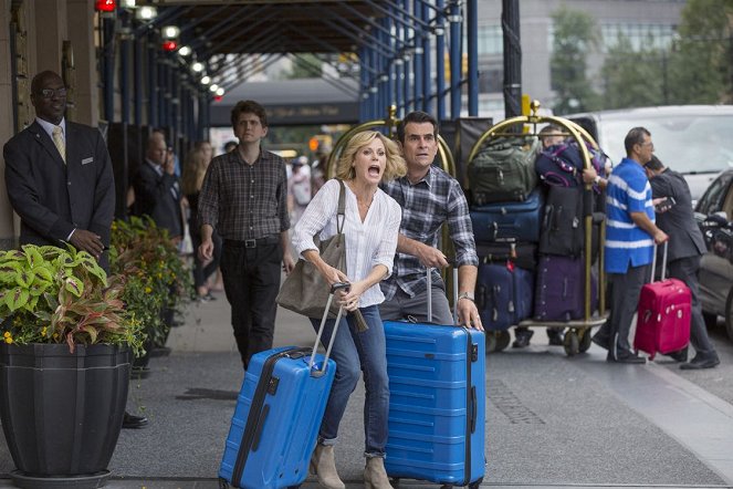 Uma Família Muito Moderna - Season 8 - O conto das três cidades - Do filme - Julie Bowen, Ty Burrell