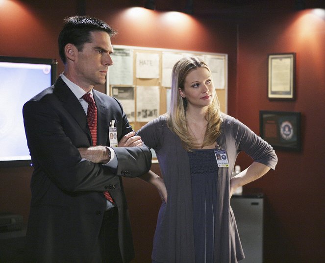 Criminal Minds - Season 4 - Normal - Photos - Thomas Gibson, A.J. Cook