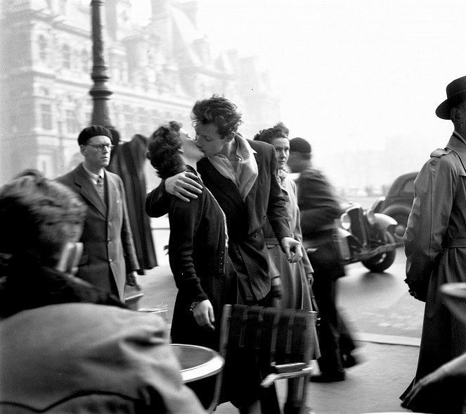 Robert Doisneau: Through the Lens - Photos