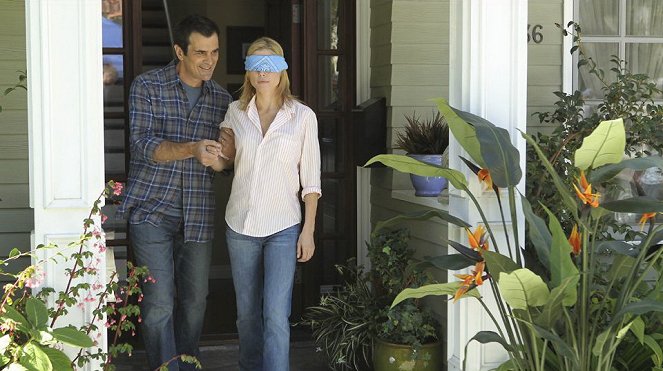 Uma Família Muito Moderna - Season 2 - O chaço - Do filme - Ty Burrell, Julie Bowen