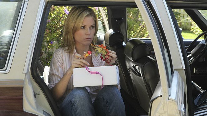 Modern Family - Season 2 - The Old Wagon - Van film - Julie Bowen
