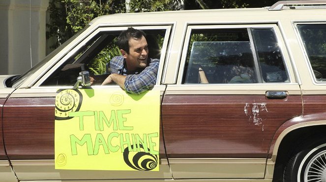 Modern Family - Season 2 - The Old Wagon - Photos - Ty Burrell