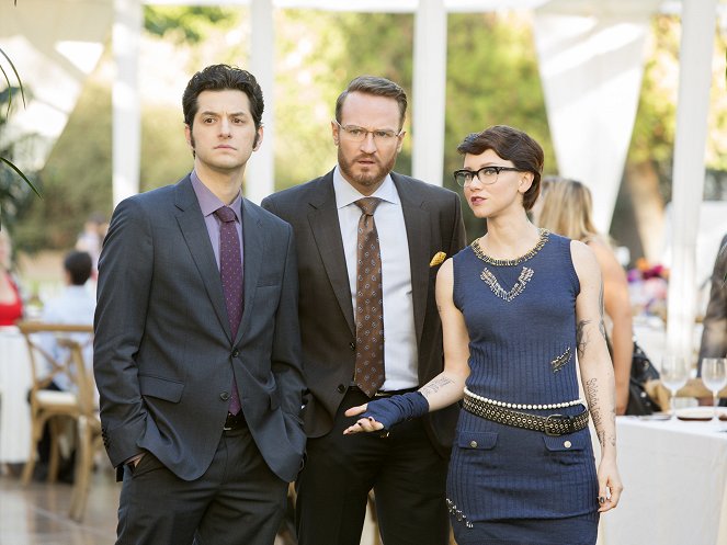 House of Lies - Season 4 - The Urge to Save Humanity Is Almost Always a False Front for the Urge to Rule - Photos - Ben Schwartz, Josh Lawson, Valorie Curry