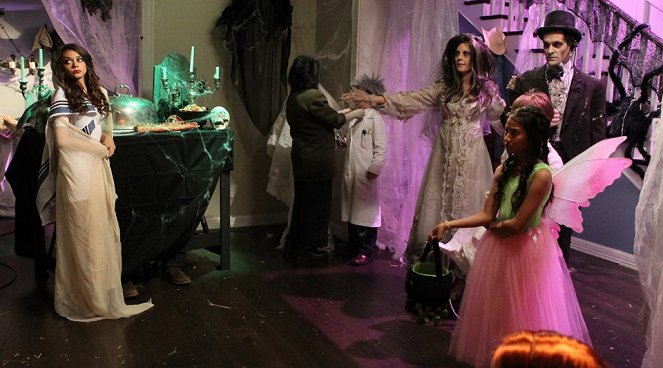 Taková moderní rodinka - Halloween - Z filmu - Sarah Hyland, Julie Bowen, Ty Burrell