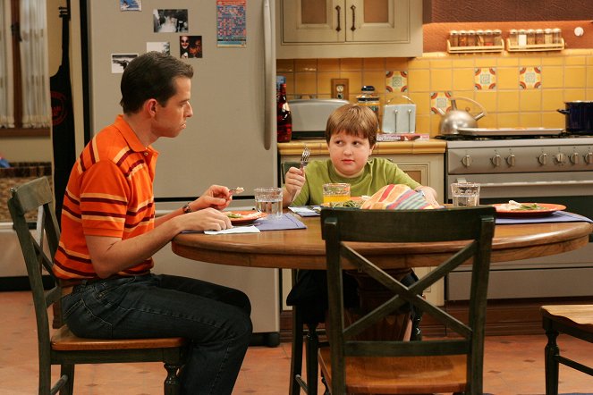 Two and a Half Men - We Called It Mr. Pinky - Photos - Jon Cryer, Angus T. Jones