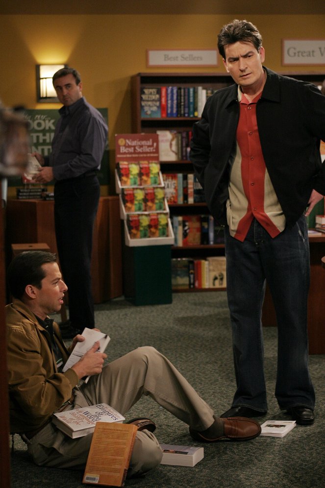 Two and a Half Men - Season 3 - That Special Tug - Photos - Jon Cryer, Charlie Sheen