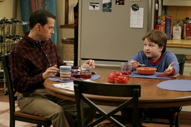Two and a Half Men - My Tongue Is Meat - Photos - Jon Cryer, Angus T. Jones
