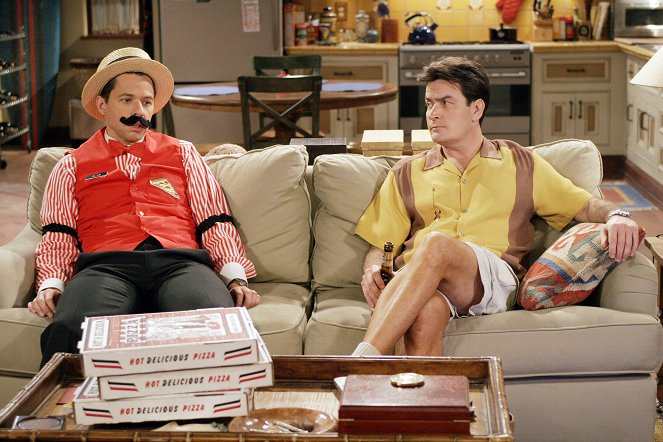 Two and a Half Men - The Spit-Covered Cobbler - Photos - Jon Cryer, Charlie Sheen