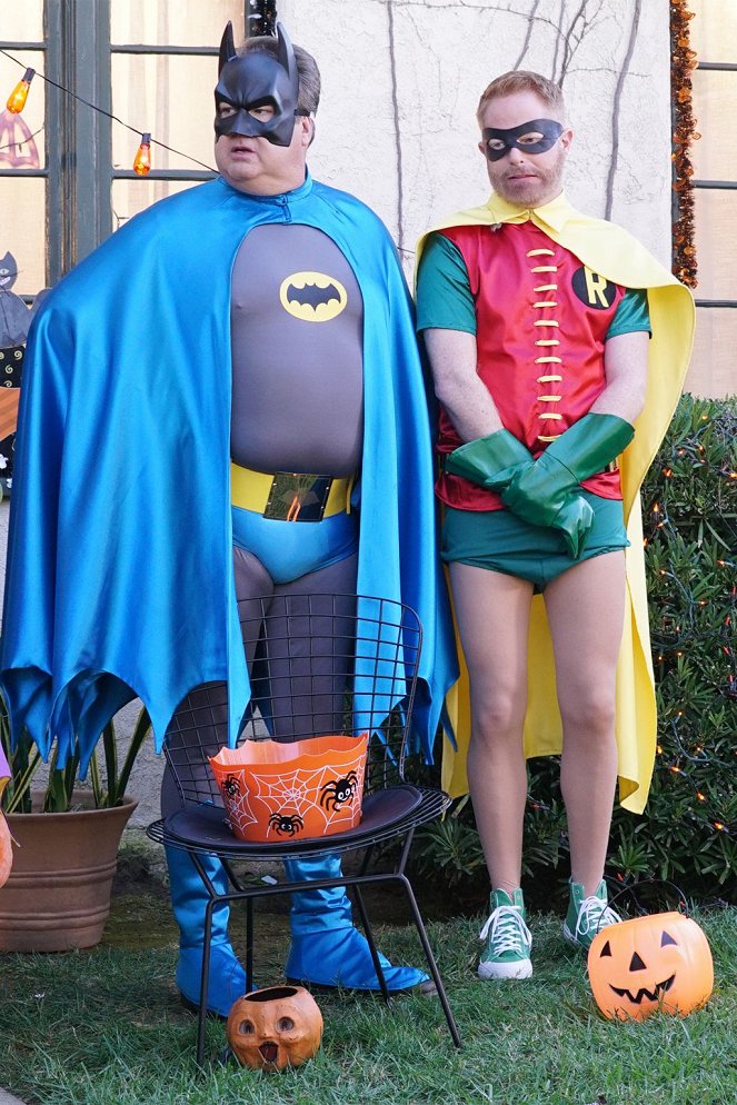 Modern Family - Halloween 4: The Revenge of Rod Skyhook - Photos - Eric Stonestreet, Jesse Tyler Ferguson