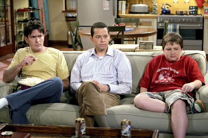 Two and a Half Men - Apologies for the Frivolity - Photos - Charlie Sheen, Jon Cryer, Angus T. Jones