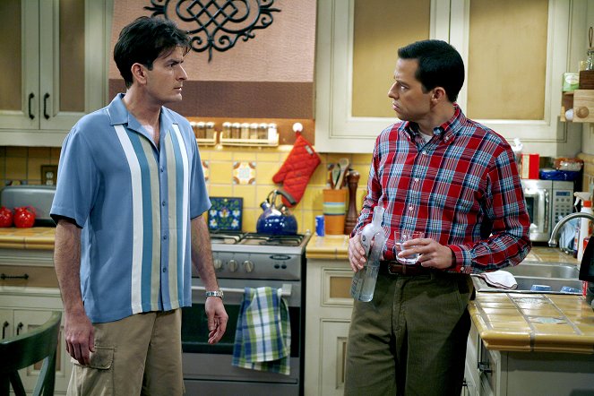 Two and a Half Men - Kissing Abraham Lincoln - Photos - Charlie Sheen, Jon Cryer