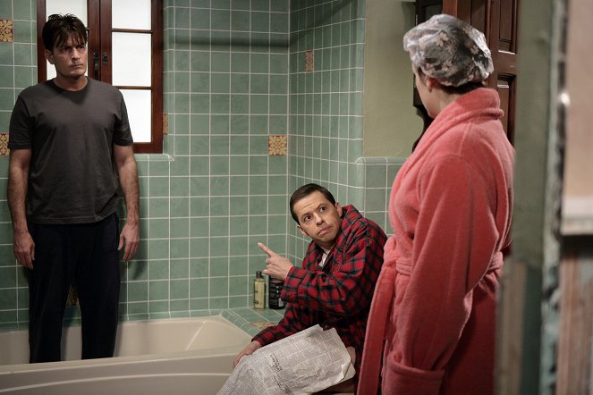 Two and a Half Men - A Little Clammy and None Too Fresh - Photos - Charlie Sheen, Jon Cryer