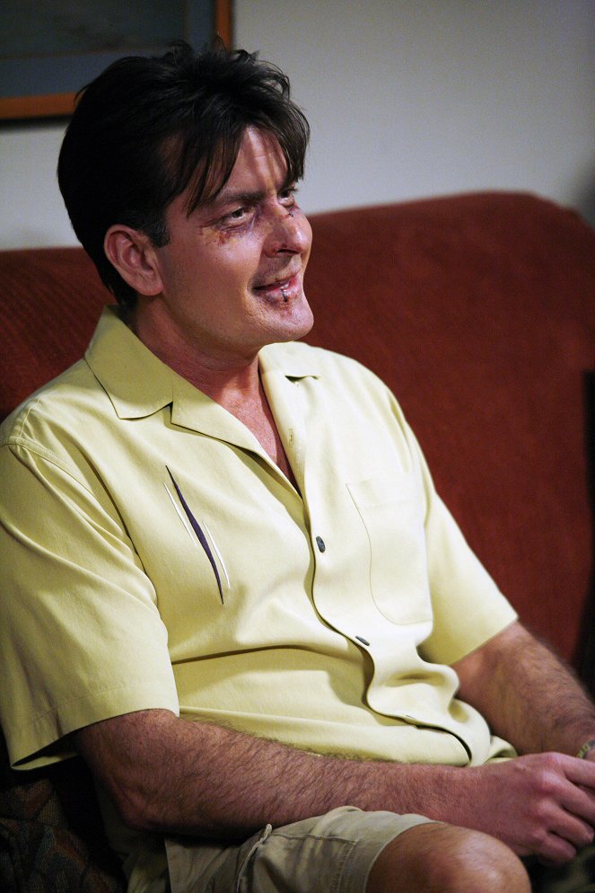 Two and a Half Men - Rough Night in Hump Junction - Van film - Charlie Sheen