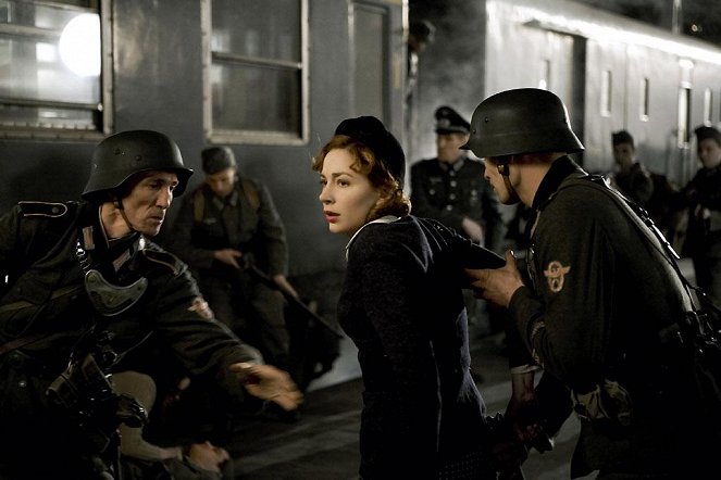 Espías en la sombra - De la película - Julie Depardieu