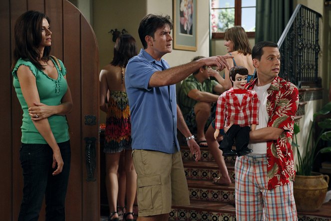 Two and a Half Men - Whipped Unto the Third Generation - Photos - Jennifer Taylor, Charlie Sheen, Jon Cryer