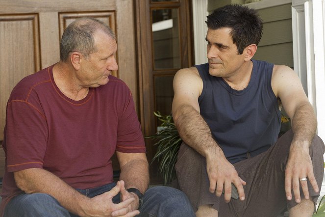 Modern Family - After the Fire - Van film - Ed O'Neill, Ty Burrell