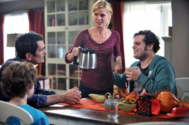 Współczesna rodzina - Konkurs rzutów dynią - Z filmu - Ty Burrell, Julie Bowen, Josh Gad