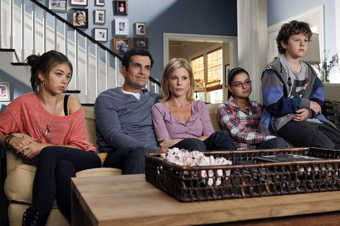 Modern Family - Season 3 - Lifetime Supply - Photos - Sarah Hyland, Ty Burrell, Julie Bowen, Ariel Winter, Nolan Gould