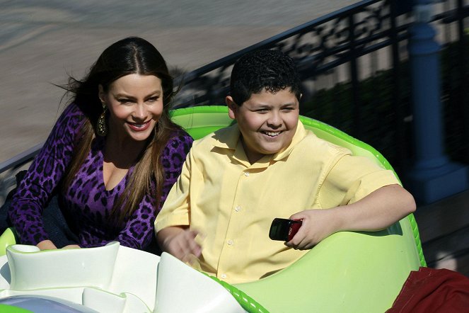 Modern Family - Season 3 - Disneyland - Photos - Sofía Vergara, Rico Rodriguez