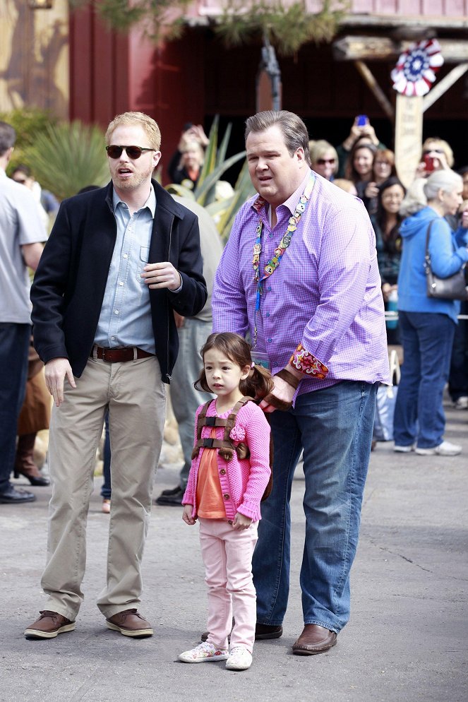 Współczesna rodzina - Season 3 - Disneyland - Z filmu - Jesse Tyler Ferguson, Aubrey Anderson-Emmons, Eric Stonestreet