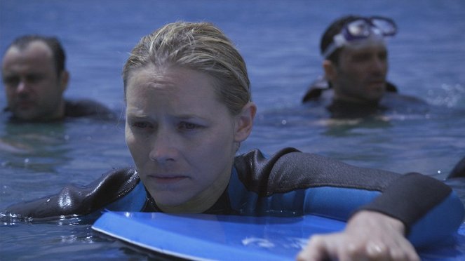 The Reef - Do filme - Adrienne Pickering