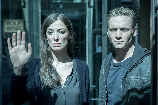You Are Wanted - Season 1 - Trust - Photos - Alexandra Maria Lara, Matthias Schweighöfer