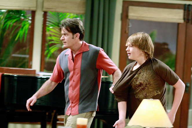 Two and a Half Men - Laxative Tester, Horse Inseminator - Photos - Charlie Sheen, Angus T. Jones