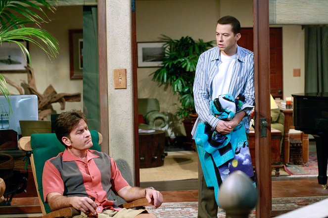 Two and a Half Men - Laxative Tester, Horse Inseminator - Photos - Charlie Sheen, Jon Cryer
