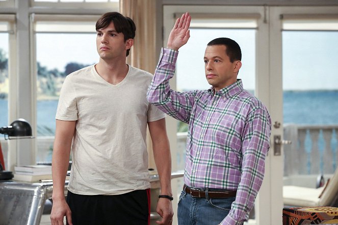 Two and a Half Men - Season 12 - Here I Come, Pants! - Photos - Ashton Kutcher, Jon Cryer