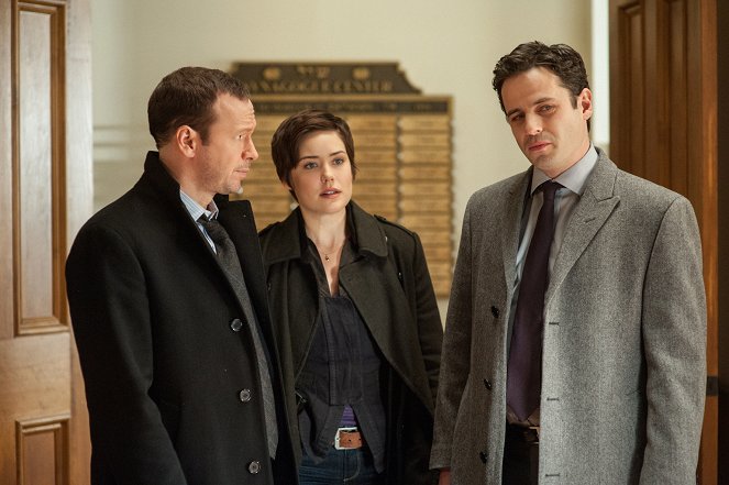 Blue Bloods - Crime Scene New York - Men in Black - Photos - Donnie Wahlberg, Megan Boone, Luke Kirby