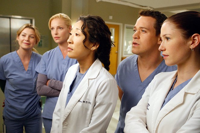 Grey's Anatomy - Season 4 - The Becoming - Photos - Ellen Pompeo, Katherine Heigl, Sandra Oh, T.R. Knight, Chyler Leigh
