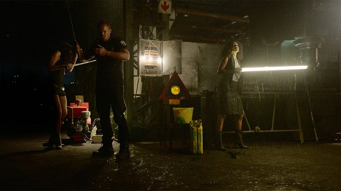 Blood Drive - Dämmerung in Steel City - Filmfotos - Alan Ritchson, Renée Castle
