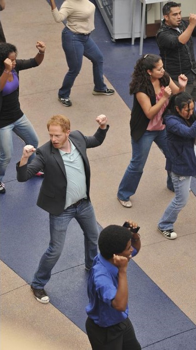 Modern Family - Manny Get Your Gun - Photos - Jesse Tyler Ferguson