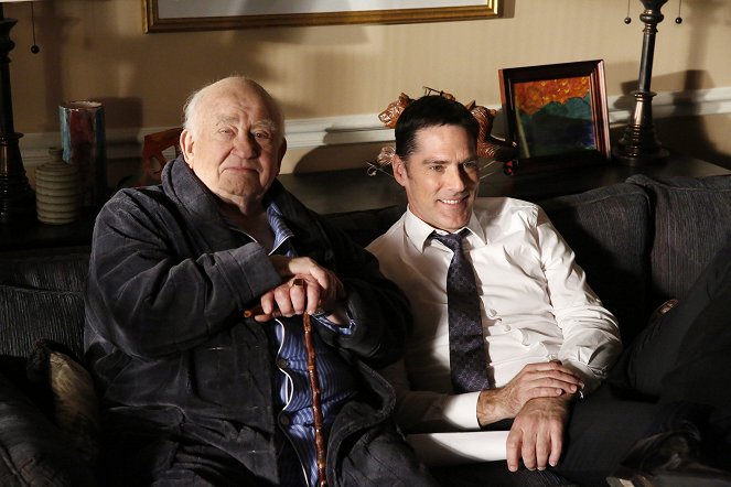 Criminal Minds - A Place at the Table - Van film - Edward Asner, Thomas Gibson