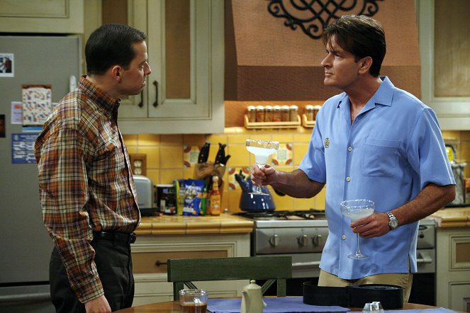 Two and a Half Men - The Flavin' and the Mavin' - Van film - Jon Cryer, Charlie Sheen