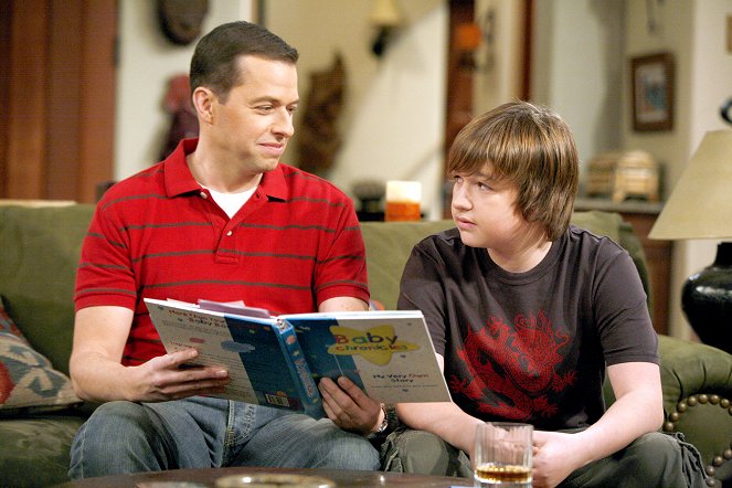 Two and a Half Men - I Think You Offended Don - Photos - Jon Cryer, Angus T. Jones