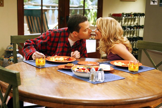Two and a Half Men - Season 6 - David Copperfield Slipped Me a Roofie - Photos - Jon Cryer, Kelly Stables
