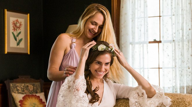 Girls - Season 5 - Wedding Day - Photos - Jemima Kirke, Allison Williams