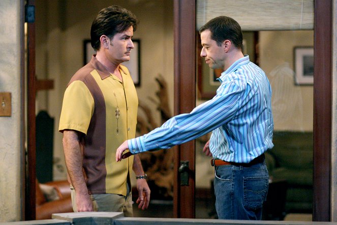 Two and a Half Men - That's Why They Call It 'Ball Room' - Van film - Charlie Sheen, Jon Cryer