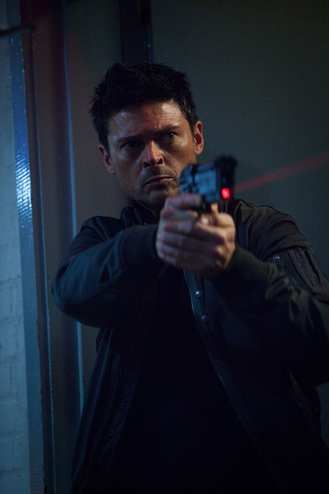 Almost Human - You Are Here - Photos - Karl Urban
