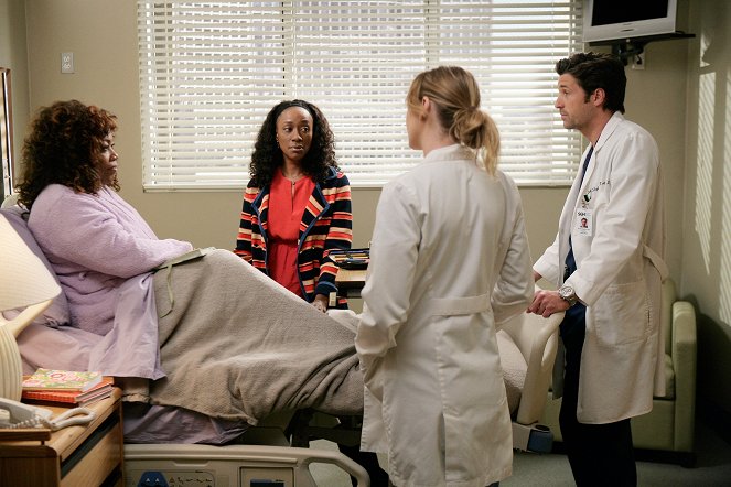 Grey's Anatomy - Losing My Mind - Photos - Regina Taylor, April Grace, Patrick Dempsey