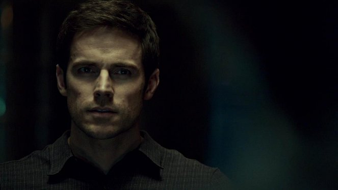 Orphan Black - Parts Developed in an Unusual Manner - Photos - Dylan Bruce