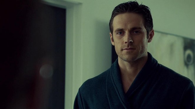 Orphan Black - Parts Developed in an Unusual Manner - Photos - Dylan Bruce