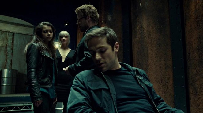 Orphan Black - Parts Developed in an Unusual Manner - Van film - Tatiana Maslany, Dylan Bruce