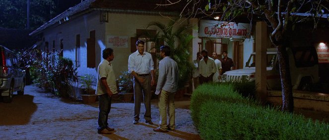 Vinnaithaandi Varuvaaya - Van film