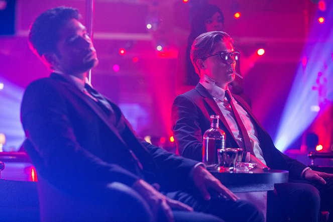 From Dusk Till Dawn: The Series - There Will Be Blood - Photos - D.J. Cotrona, Zane Holtz